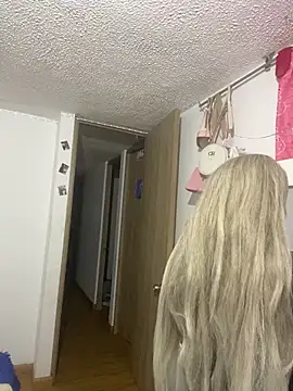 Mia cullen  online show from 11/10/25, 10:42