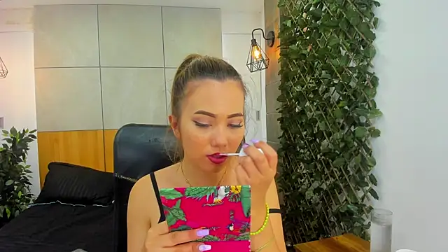 Snapshot of AzuraWave chatting on 03/15/25, 07:38 AzuraWave online show from 03/15/25, 07:38