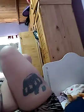 Snapshot of Putitaa34 chatting on 11/18/25, 12:31 Putitaa34 online show from 11/18/25, 12:31