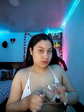 Snapshot of esmeralda_jadees chatting on 04/18/26, 08:09 esmeralda jadees online show from 04/18/26, 08:09