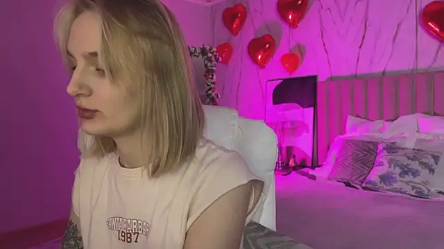  Vikky Moon  online show from 03/09/26, 12:58