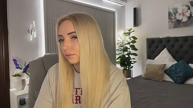 OhMyEmma online show from 12/04/25, 01:15