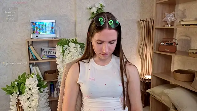 Kira mindnes online show from 09/18/25, 06:15