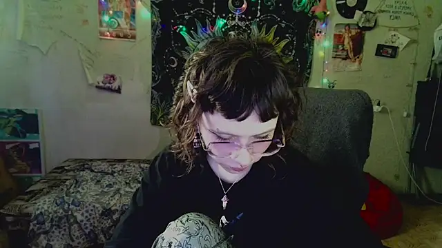 Snapshot of Lil_foxxx chatting on 07/21/26, 11:12 Lil foxxx online show from 07/21/26, 11:12