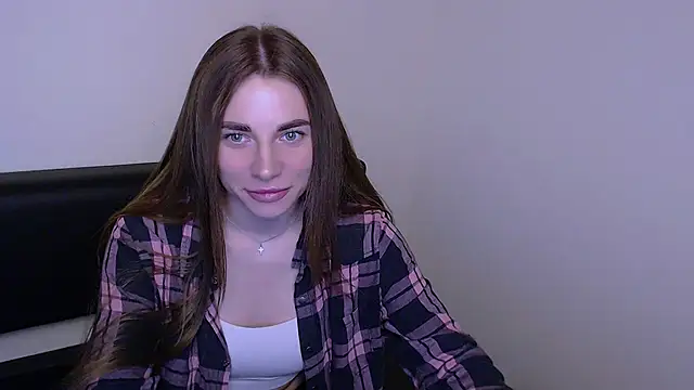 Snapshot of MiaDari_ chatting on 03/11/25, 10:18 MiaDari online show from 03/11/25, 10:18