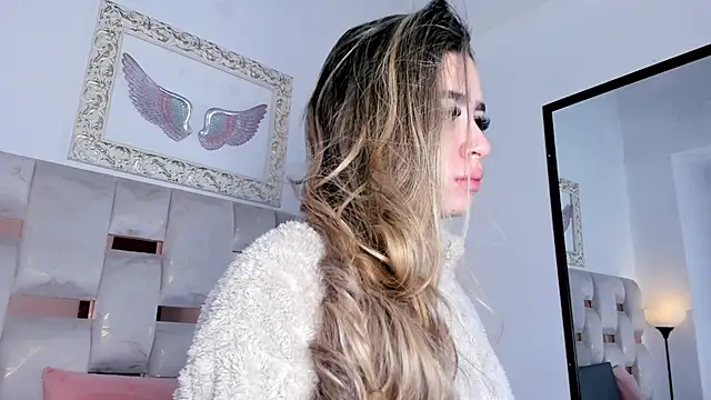 Lola Blondie online show from 11/24/25, 12:27