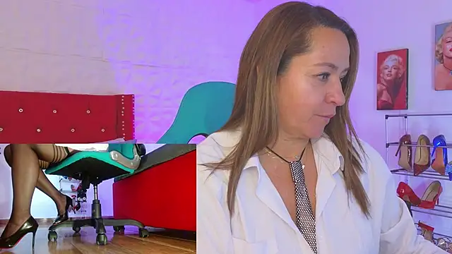 weet Evans    online show from 10/07/25, 03:36