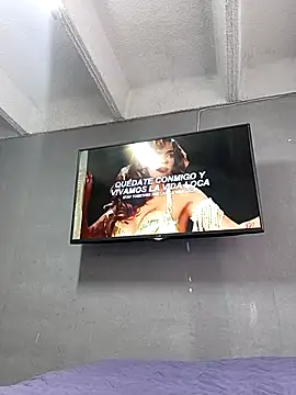 DaphneRosses online show from 09/29/25, 01:49