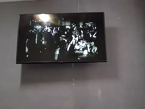 DaphneRosses online show from 10/21/25, 02:40