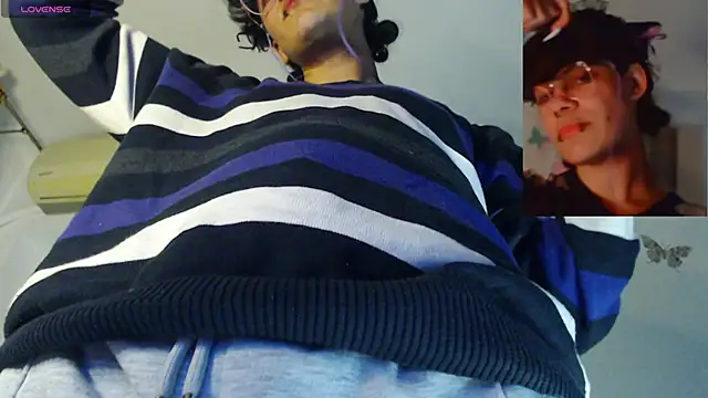 Snapshot of PainPrince69 chatting on 10/10/25, 04:11 PainPrince69 online show from 10/10/25, 04:11