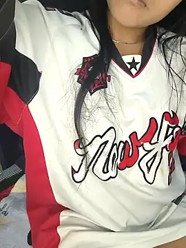 bella warzon online show from 10/18/25, 09:37