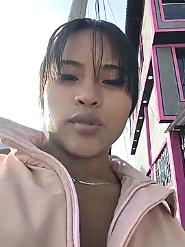 bella warzon online show from 10/19/25, 09:15