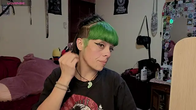 freyaa sorcerees online show from 12/15/25, 04:39