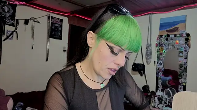 freyaa sorcerees online show from 12/17/25, 05:35