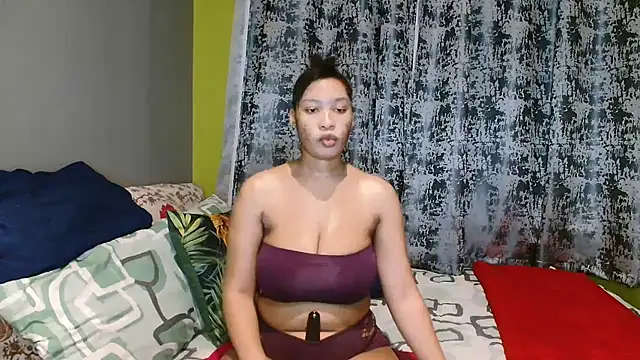 Snapshot of Tallwildnspicey98 chatting on 06/18/26, 04:57 Tallwildnspicey98 online show from 06/18/26, 04:57