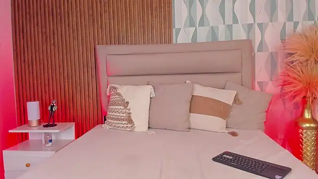 FatimaEvans online show from 10/31/25, 05:03