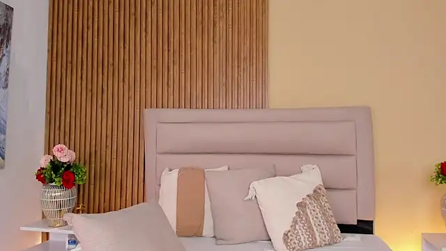 FatimaEvans online show from 12/18/25, 04:57