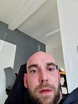 Snapshot of Smokeym123 chatting on 03/07/25, 02:34 Smokeym123 online show from 03/07/25, 02:34