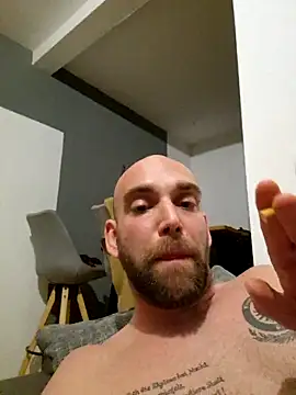 Snapshot of Smokeym123 chatting on 03/14/25, 02:10 Smokeym123 online show from 03/14/25, 02:10