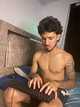 Snapshot of Zayn_kane chatting on 06/20/26, 03:31 Zayn kane online show from 06/20/26, 03:31