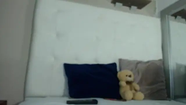 willow smitt online show from 11/08/25, 12:05