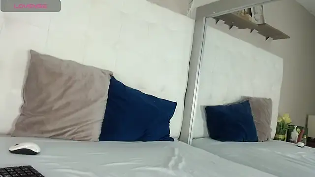 willow smitt online show from 11/24/25, 01:11