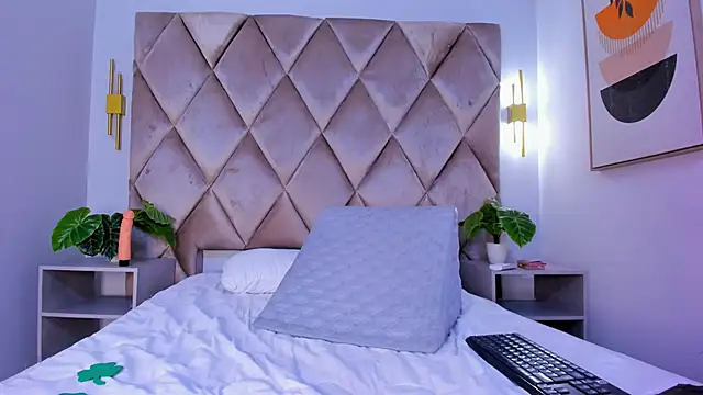 lucianasmith  online show from 03/17/25, 04:22