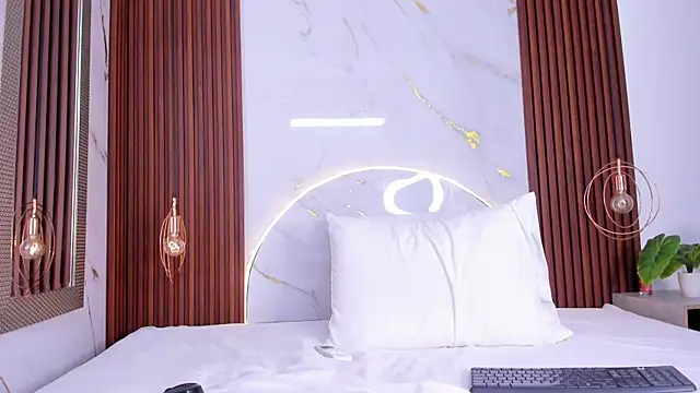 lucianasmith  online show from 04/16/26, 09:39