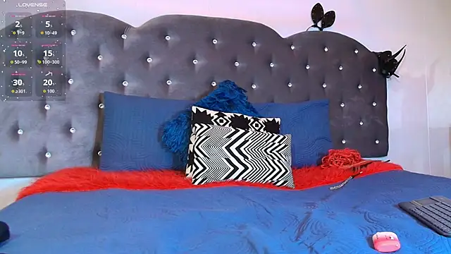 Lia Valmont online show from 12/04/25, 12:14