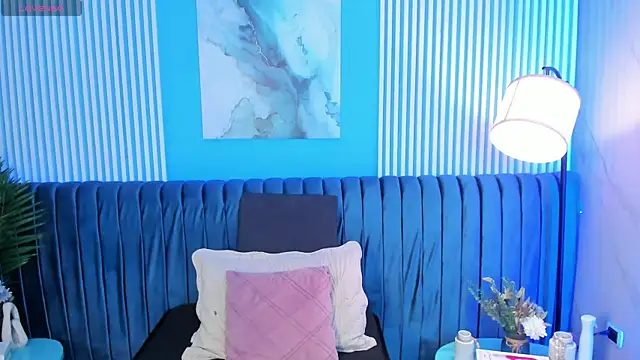 roxy hell online show from 11/01/25, 12:07