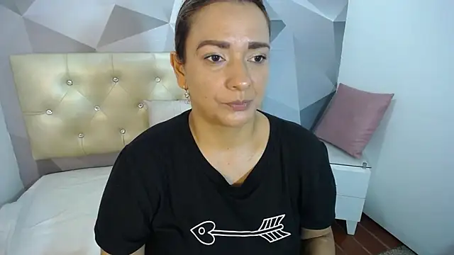 Milf-Prettyboobs online show from 10/27/25, 11:14