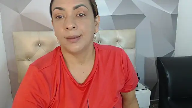 Milf-Prettyboobs online show from 02/04/26, 10:43