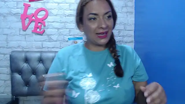 Snapshot of Milf-Prettyboobs chatting on 07/11/26, 10:51 Milf-Prettyboobs online show from 07/11/26, 10:51