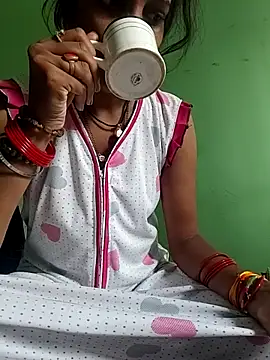 Snapshot of Hotty-Nidhi chatting on 10/02/25, 03:02 Hotty-Nidhi online show from 10/02/25, 03:02