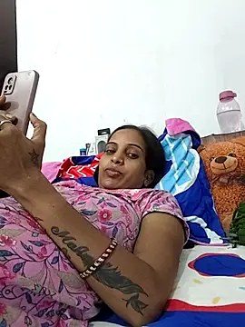 Snapshot of Hotty-Nidhi chatting on 10/22/25, 04:51 Hotty-Nidhi online show from 10/22/25, 04:51
