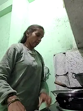 Hotty-Nidhi online show from 11/19/25, 05:24