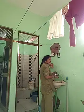 Hotty-Nidhi online show from 12/04/25, 03:16