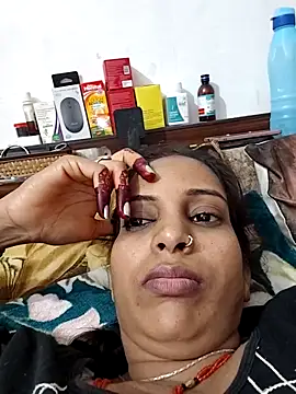 Snapshot of Hotty-Nidhi chatting on 02/18/26, 03:02 Hotty-Nidhi online show from 02/18/26, 03:02