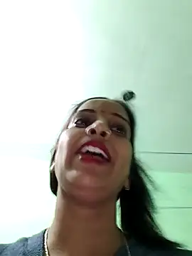 Snapshot of Hotty-Nidhi chatting on 02/18/26, 03:19 Hotty-Nidhi online show from 02/18/26, 03:19