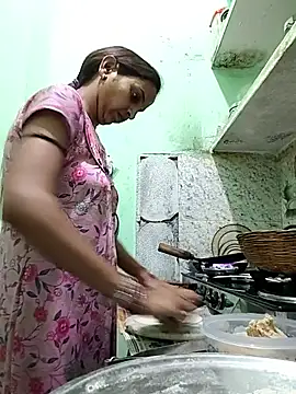 Snapshot of Hotty-Nidhi chatting on 02/23/26, 04:37 Hotty-Nidhi online show from 02/23/26, 04:37