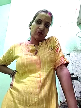 Snapshot of Hotty-Nidhi chatting on 03/04/26, 04:46 Hotty-Nidhi online show from 03/04/26, 04:46