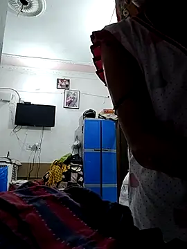 Snapshot of Hotty-Nidhi chatting on 03/13/26, 10:22 Hotty-Nidhi online show from 03/13/26, 10:22