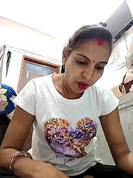 Snapshot of Hotty-Nidhi chatting on 04/03/26, 05:44 Hotty-Nidhi online show from 04/03/26, 05:44