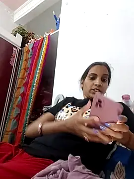 Snapshot of Hotty-Nidhi chatting on 04/05/26, 04:59 Hotty-Nidhi online show from 04/05/26, 04:59