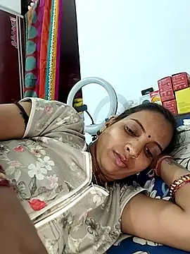 Snapshot of Hotty-Nidhi chatting on 04/08/26, 06:08 Hotty-Nidhi online show from 04/08/26, 06:08