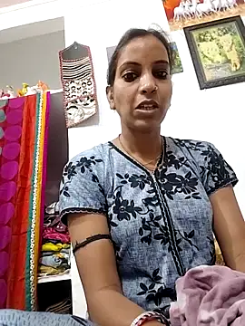 Snapshot of Hotty-Nidhi chatting on 04/15/26, 03:24 Hotty-Nidhi online show from 04/15/26, 03:24