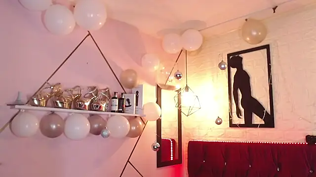 agatha rodriguez online show from 12/19/25, 01:18