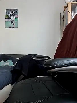 Snapshot of Tutur19 chatting on 03/14/25, 12:18 Tutur19 online show from 03/14/25, 12:18