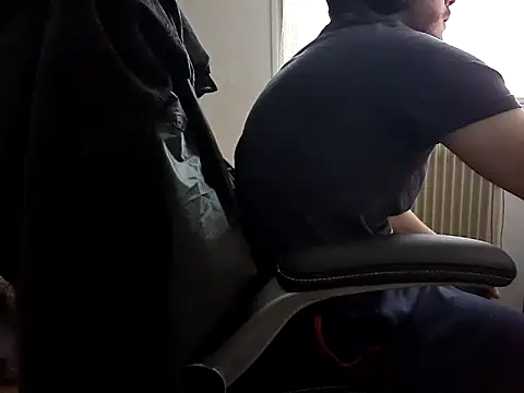 Snapshot of Tutur19 chatting on 03/15/25, 03:37 Tutur19 online show from 03/15/25, 03:37