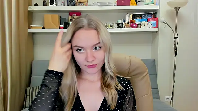 Kara Smith  online show from 12/02/24, 01:03